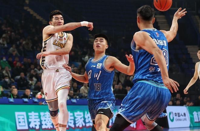 雷竞技登录 -包含转折点！广厦男篮绝杀压哨，欧篮联转会期攻防权衡，压力陡增，赛季目标并未改变的词条